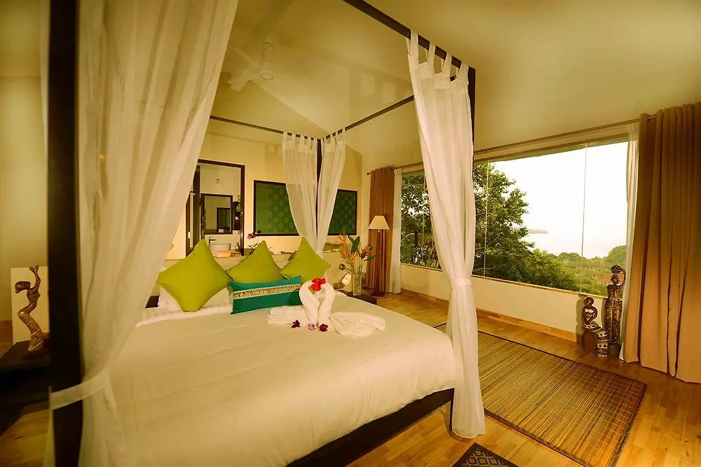 Ambong Rainforest Retreat Pantai Tengah