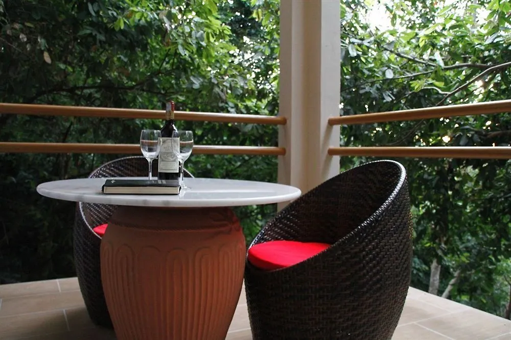 Szálloda Ambong Rainforest Retreat Pantai Tengah